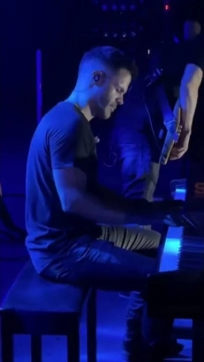پیانو زدن سیروان در کنسرت کیش